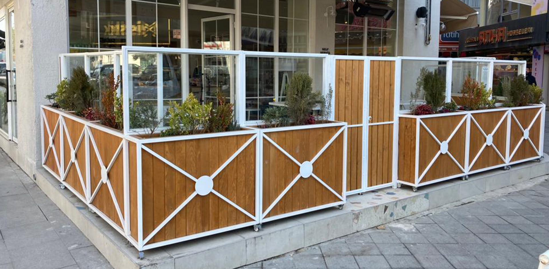 Dört Mevsim Konfor: Rüzgar Kırıcı Sistemler